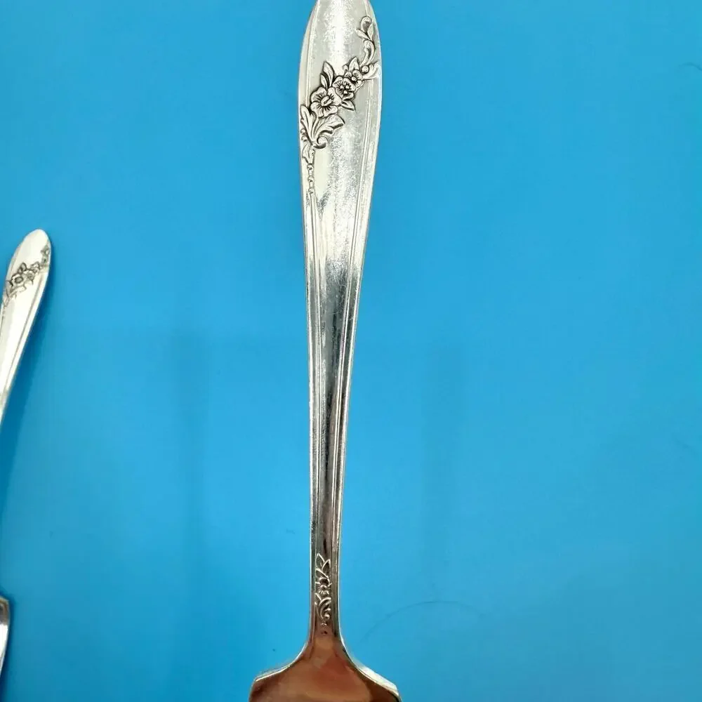 Set of 3 Silverplate Oval Tablespoons 1946 Tudor Diagonal Floral Queen Bess II